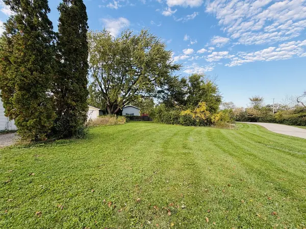 1322 Teakwood LN, Crystal Lake, IL 60014