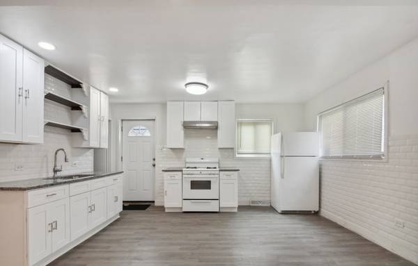 2301 E 102nd ST, Chicago, IL 60617