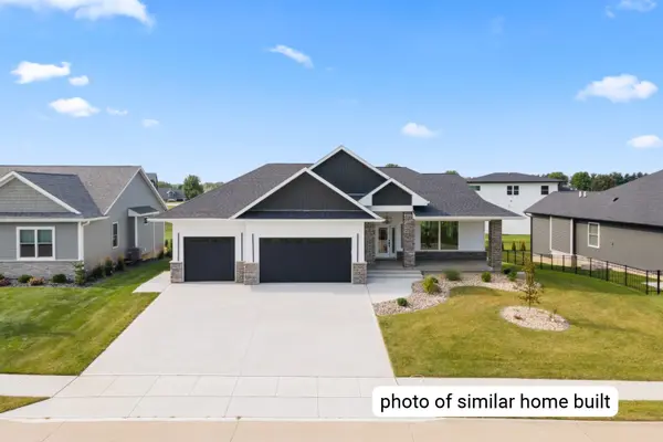 7172 Alvie LN, Bettendorf, IA 52722