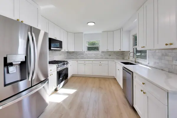 2460 Benton ST, Rolling Meadows, IL 60008
