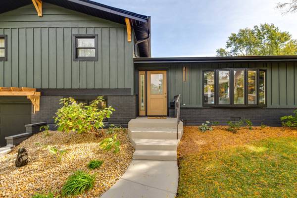 6955 PARKVIEW DR, Downers Grove, IL 60516