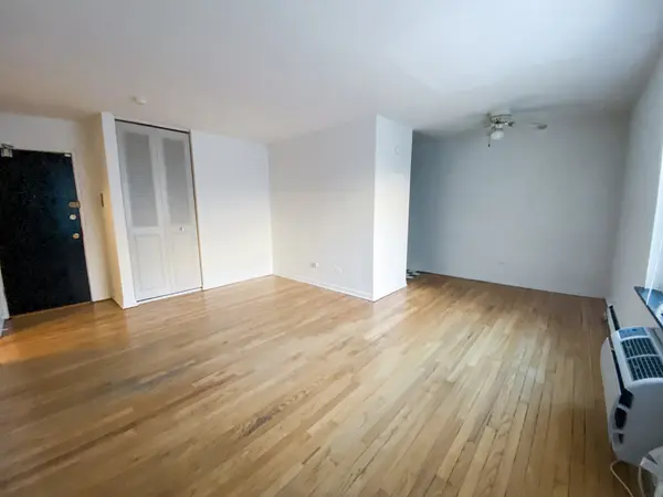516 W Melrose ST #303, Chicago, IL 60657