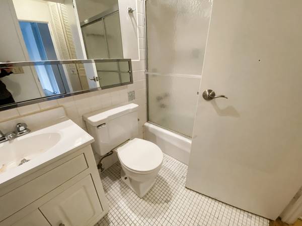 516 W Melrose ST #303, Chicago, IL 60657