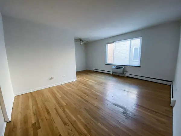 516 W Melrose ST #303, Chicago, IL 60657