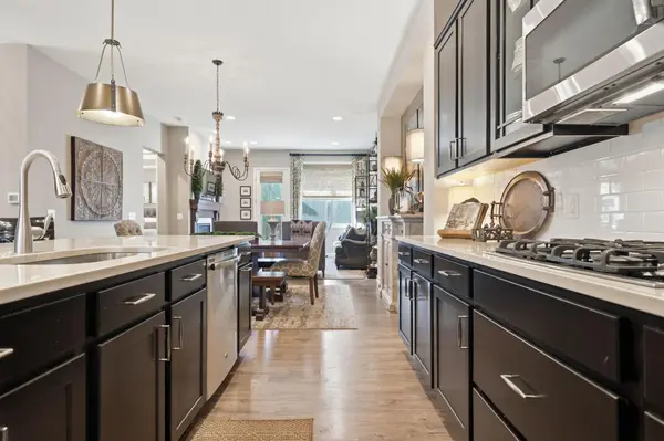 5023 Sundial LN, Woodbury, MN 55129