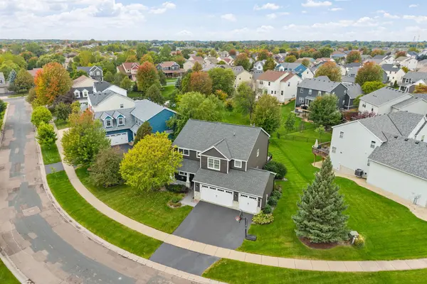 6765 Queensland LN N, Maple Grove, MN 55311