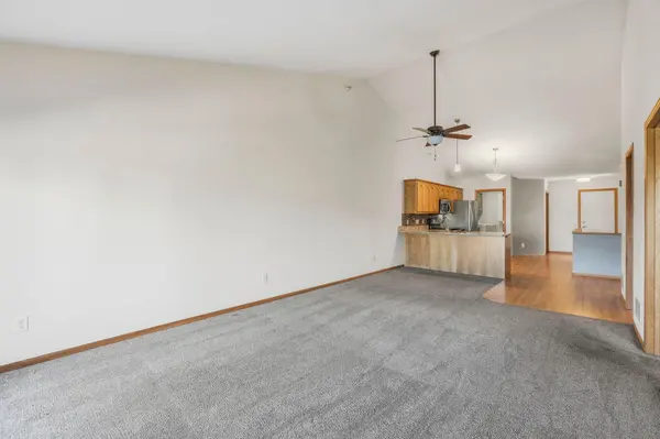 5514 Nathan LN N #4, Plymouth, MN 55442