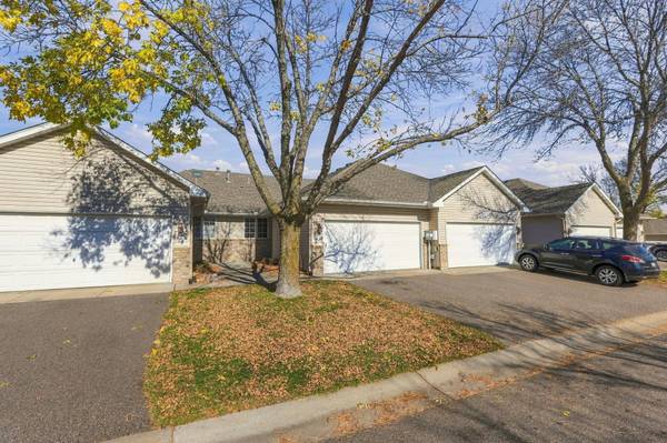 5514 Nathan LN N #4, Plymouth, MN 55442