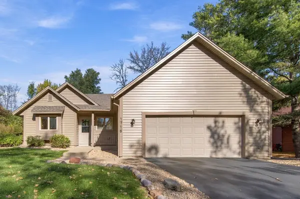 1716 Slater LN, Burnsville, MN 55337