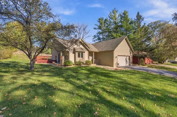 1716 Slater LN, Burnsville, MN 55337