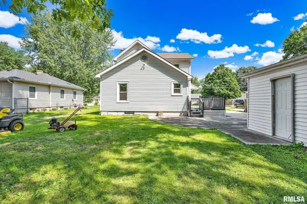 706 E HOLLAND ST, Washington, IL 61571