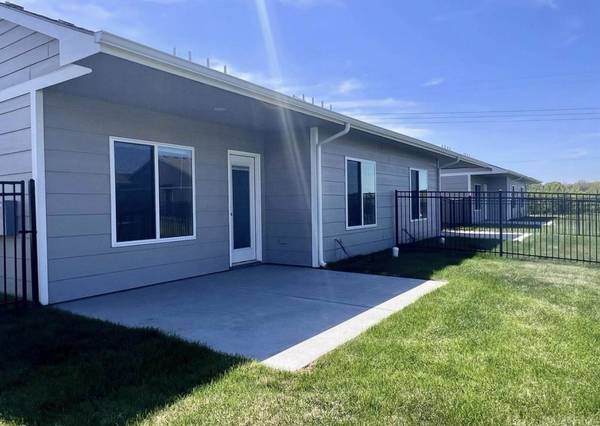 2609,2613,2617 S Flightline Circle, Wichita, KS 67210-2599