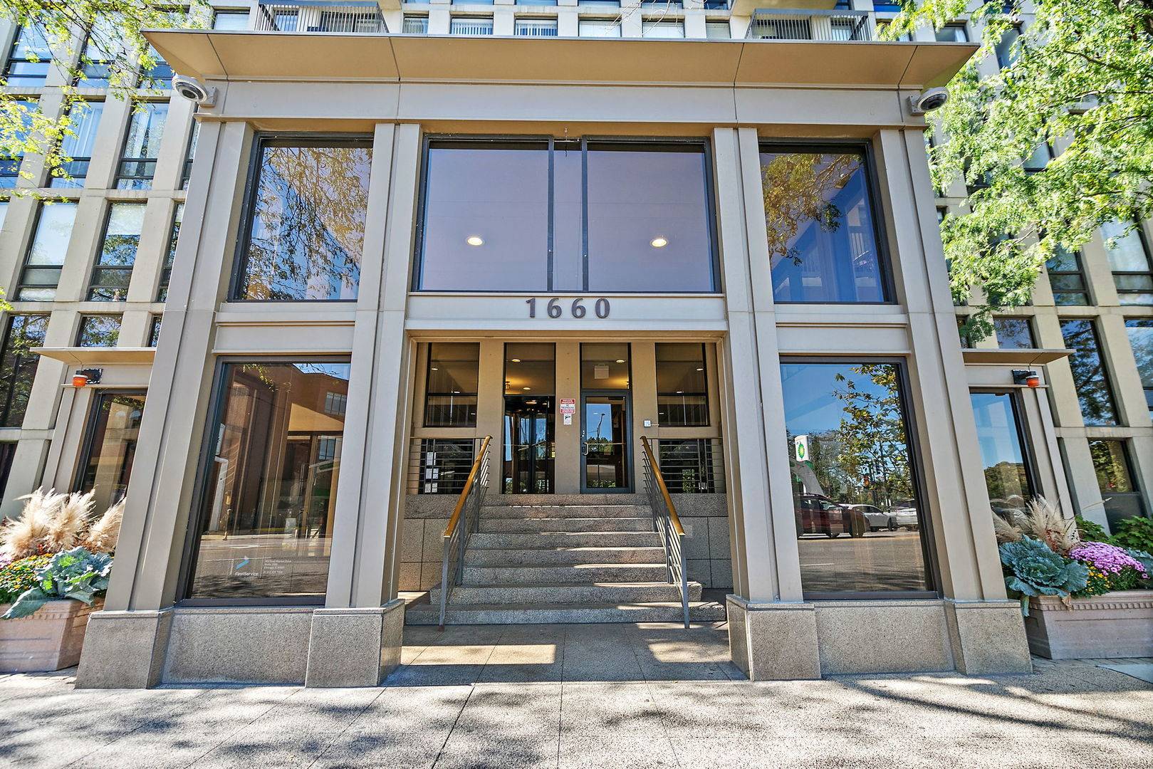 1660 N Lasalle DR #305, Chicago, IL 60614