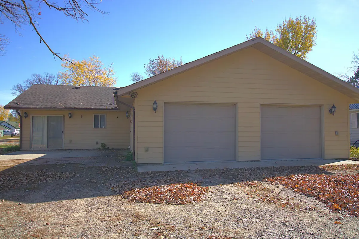 501 2nd ST SW, Staples, MN 56479