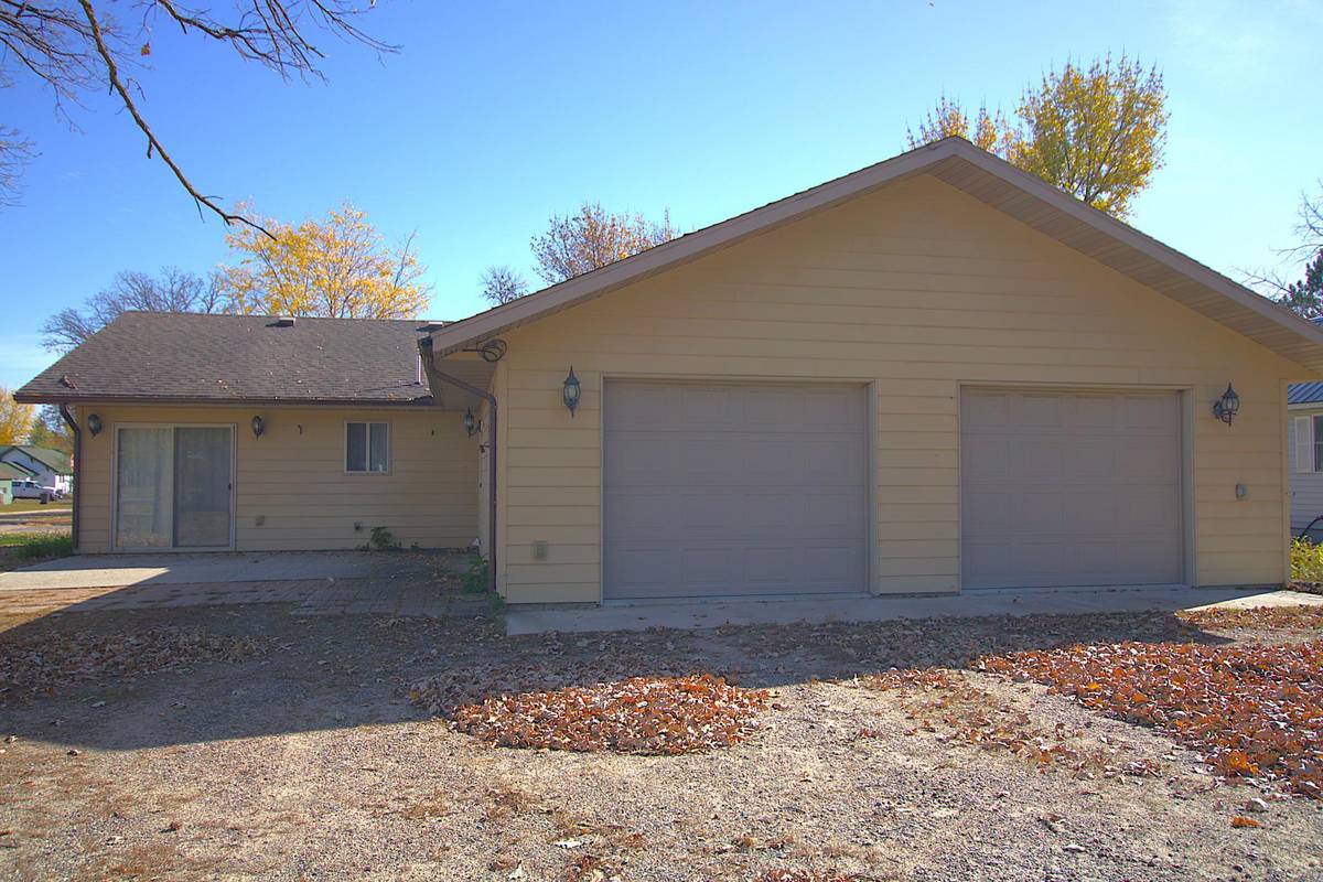 501 2nd ST SW, Staples, MN 56479