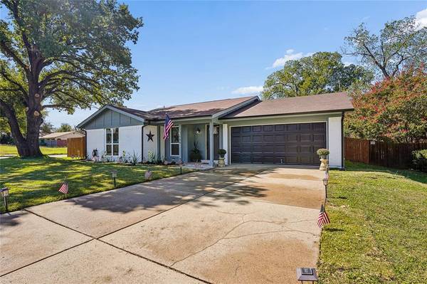 700 Del Mar Lane, Arlington, TX 76012