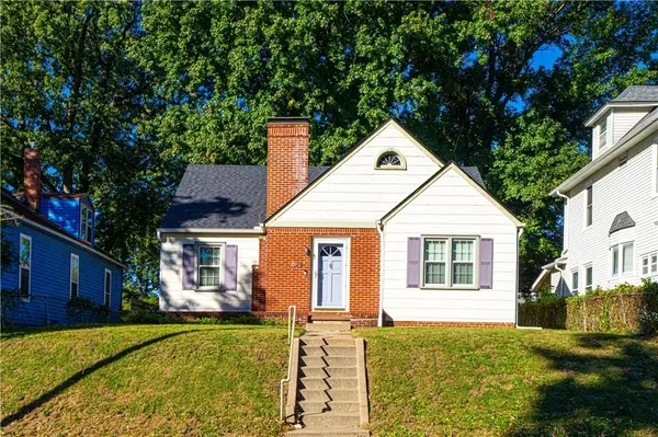 628 24th ST, St Joseph, MO 64501
