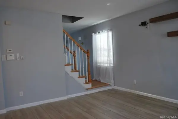 42 13th AVE, Mineola, NY 11501