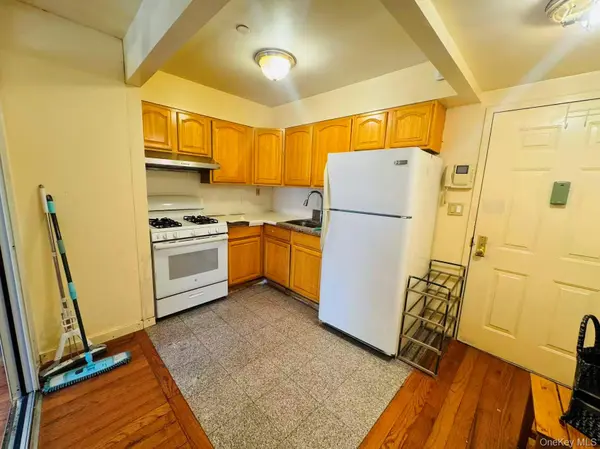 3506 Leavitt ST #4H, Flushing, NY 11354