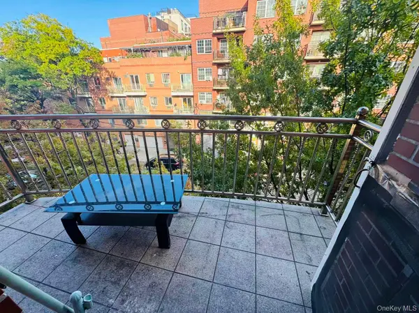 3506 Leavitt ST #4H, Flushing, NY 11354