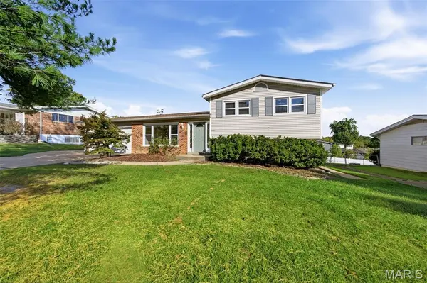 1207 Fieldhurst DR, Ballwin, MO 63011