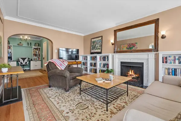 470 Sheridan RD #2, Evanston, IL 60202