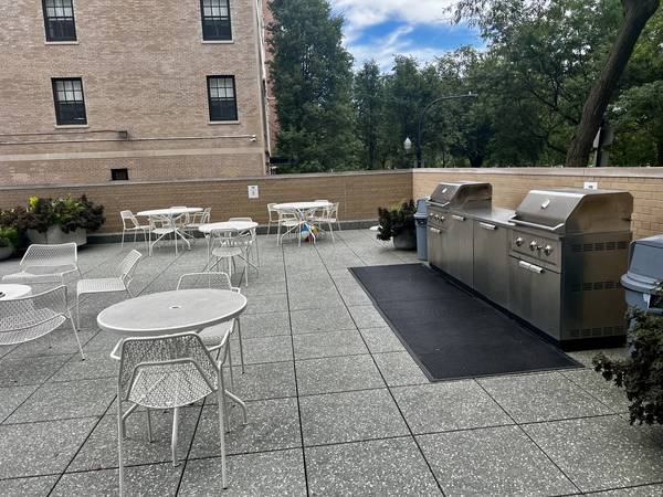 2400 N Lakeview AVE #1007, Chicago, IL 60614