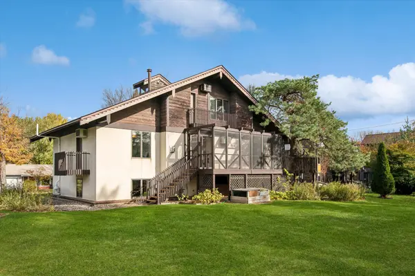 20 Fareway DR, Northfield, MN 55057
