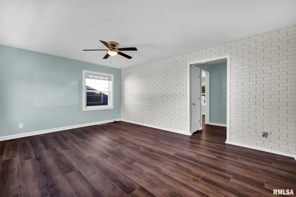 406 LOTUS LN, Washington, IL 61550