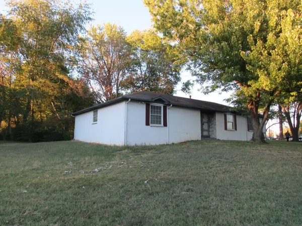 409 Pioneer Dr, Smyrna, TN 37167