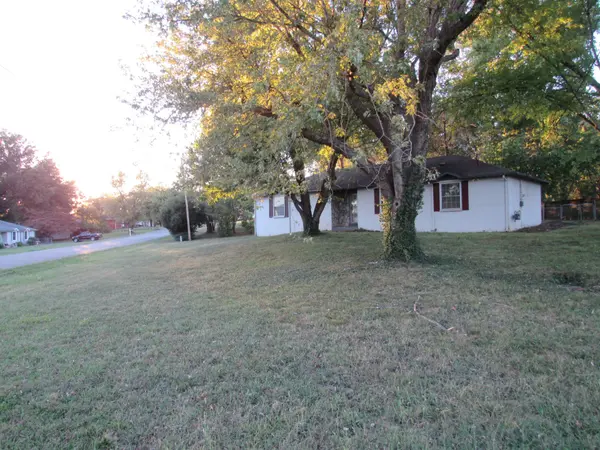 409 Pioneer Dr, Smyrna, TN 37167