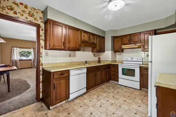 335 Topeka AVE, Holton, KS 66436