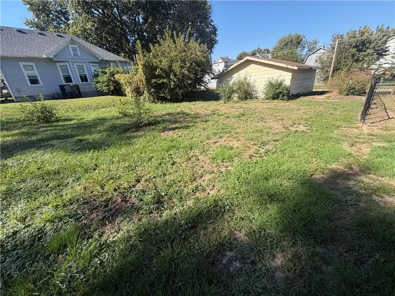 2831 Seneca ST, St Joseph, MO 64507