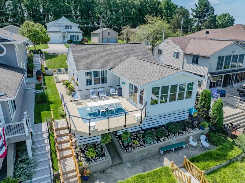 824 South Clear Lake DR, Fremont, IN 46737