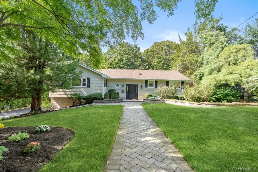 35 John Daves LN, Huntington, NY 11743