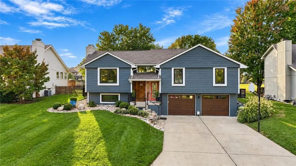 612 SE CUMBERLAND DR, Lee's Summit, MO 64063