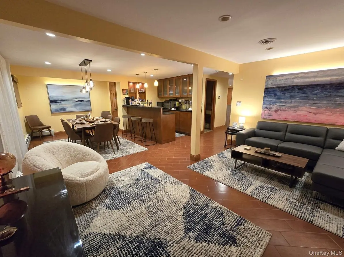 Address not disclosed, Wantagh, NY 11793