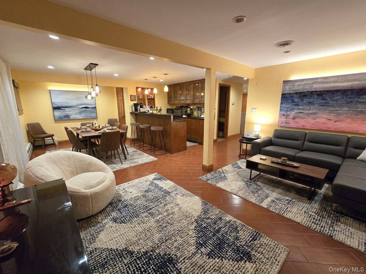 Address not disclosed, Wantagh, NY 11793