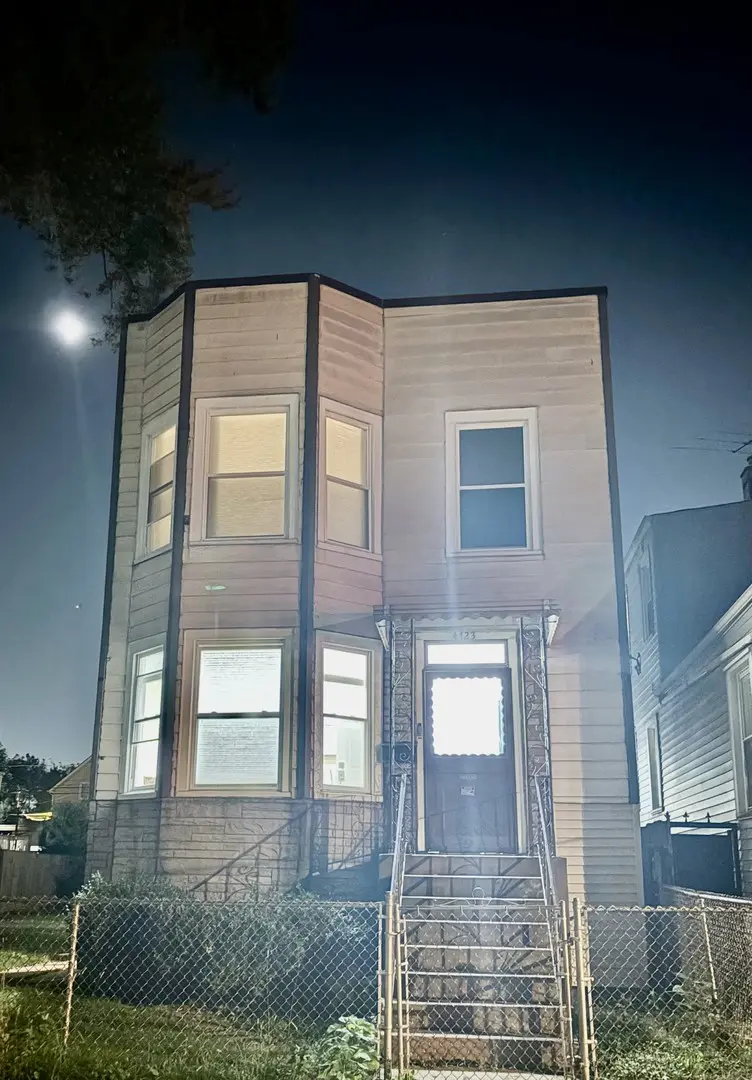 4723 W Dickens AVE #1, Chicago, IL 60639