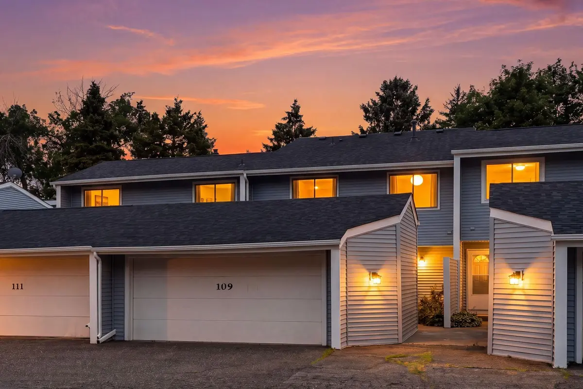 109 Canabury CT, Little Canada, MN 55117