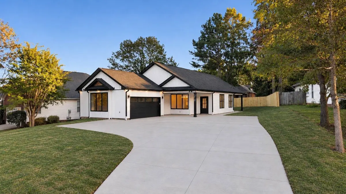 210 Riverrun DR, Spartanburg, SC 29303