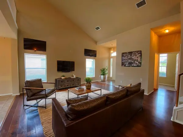 1005 Gentry DR, Leander, TX 78641