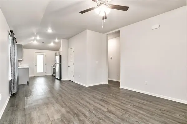 713 Hidden Meadows DR, Paola, KS 66071