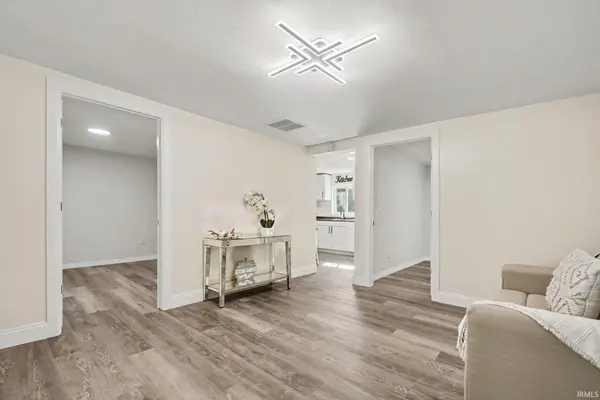 54476 Avalon DR, South Bend, IN 46628-5762