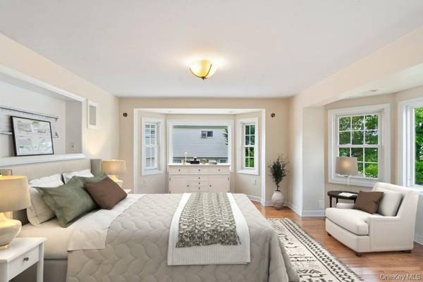 4 Wilshire CT, Freeport, NY 11520