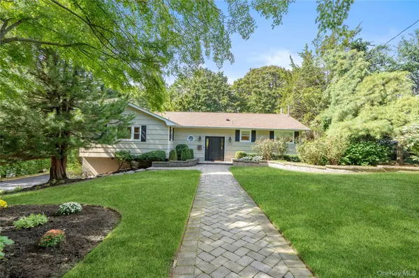 35 John Daves LN, Huntington, NY 11743
