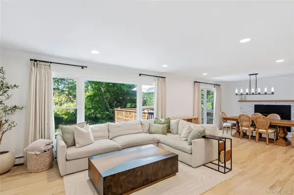 35 John Daves LN, Huntington, NY 11743