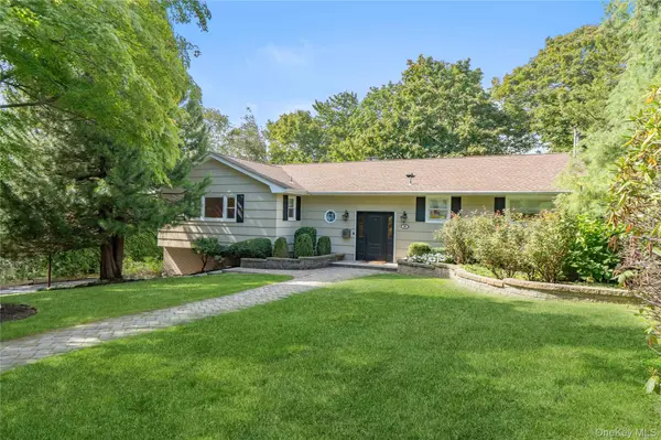 35 John Daves LN, Huntington, NY 11743