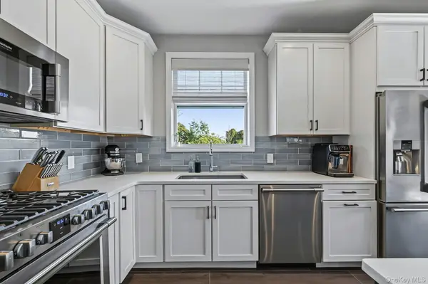 2105 Townhome WAY, Huntington Station, NY 11746