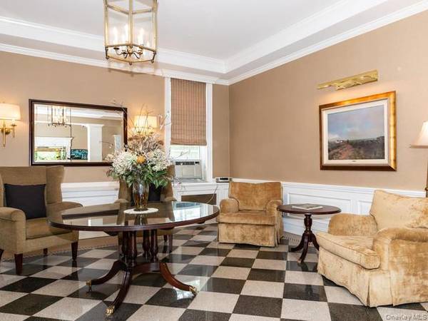 111 7th ST #309, Garden City, NY 11530